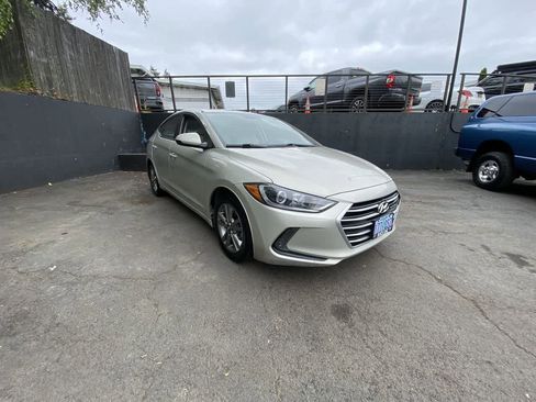 Used 2018 Hyundai Elantra Value Edition FWD image 8