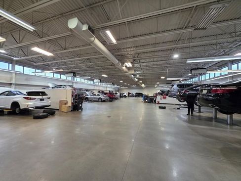 Used 2024 Subaru Ascent Touring w/ Popular Package #2 image 8