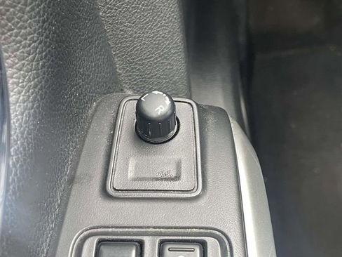 Used 2022 Nissan Titan SV image 25