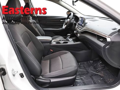 Used 2025 Nissan Altima 2.5 SV FWD image 24