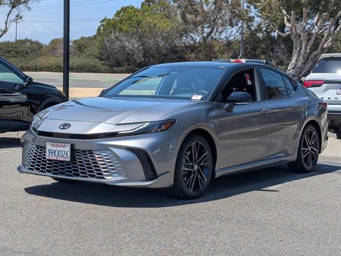 Used 2025 Toyota Camry XSE FWD image 11