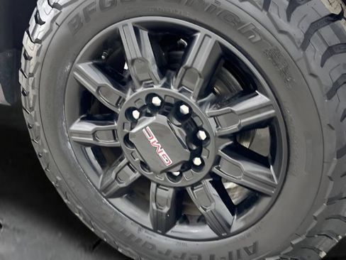 Used 2024 GMC Sierra 2500 AT4 w/ AT4 Premium Plus Package AWD/4WD image 18