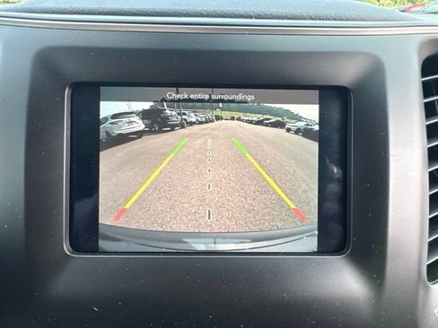 Used 2021 Jeep Cherokee Latitude Plus AWD/4WD image 10