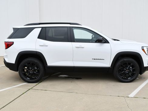 New 2026 GMC Terrain Elevation w/ Elevation Premium Package FWD image 5