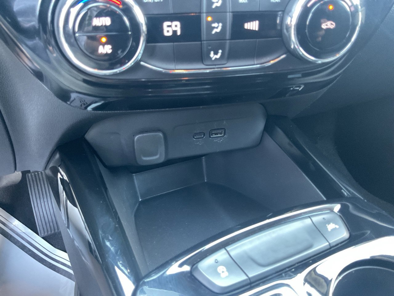 Used 2025 Chevrolet Trax LT FWD image 23
