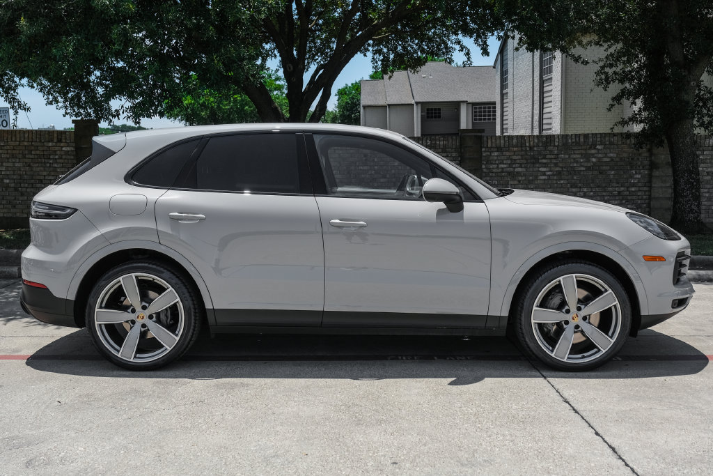 Used 2023 Porsche Cayenne S Platinum AWD/4WD image 15