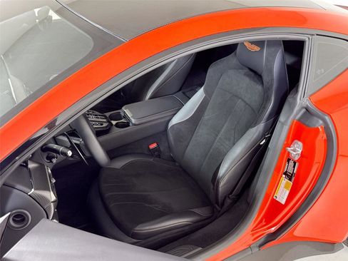Used 2025 Aston Martin V8 Vantage Coupe image 14