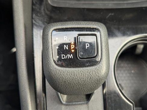 Used 2023 Nissan Rogue S image 11