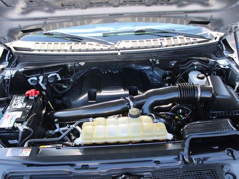 Used 2020 Ford Expedition XLT image 10