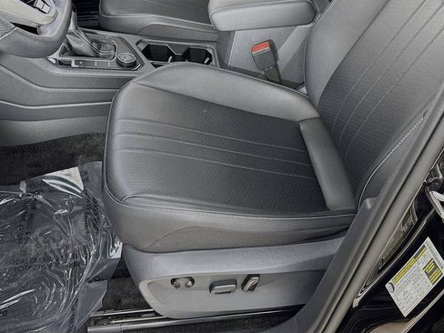 Certified 2024 Volkswagen Tiguan SE R-Line AWD/4WD image 18