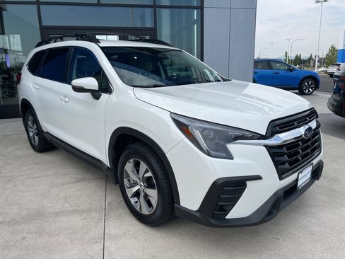 Used 2023 Subaru Ascent Premium w/ Convenience Package image 3