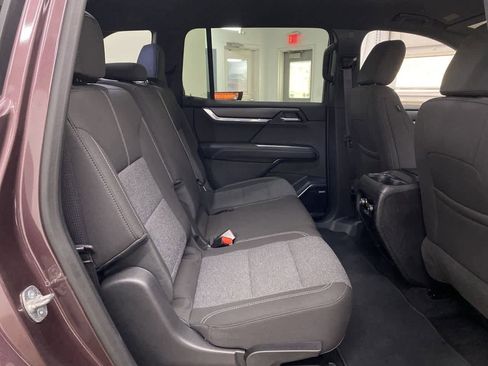 Used 2025 GMC Acadia Elevation image 17