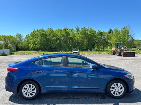 Used 2018 Hyundai Elantra SE w/ SE Connectivity Package 04 FWD image 10