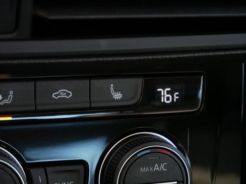 Certified 2023 Volkswagen Jetta SE image 28