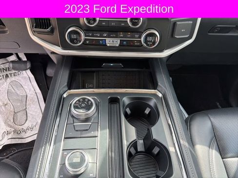 Used 2023 Ford Expedition XLT image 19