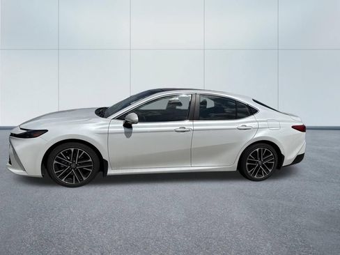 Used 2025 Toyota Camry XLE w/ Premium Plus Package FWD image 6