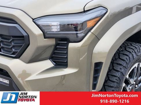Used 2025 Toyota Tacoma TRD Sport image 11