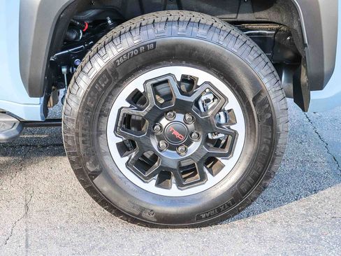 Used 2025 Toyota 4Runner TRD Off-Road image 12