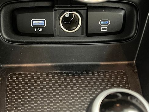 Used 2025 Hyundai Venue SEL image 45