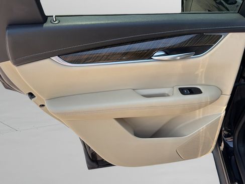 Used 2019 Cadillac XT5 FWD image 14