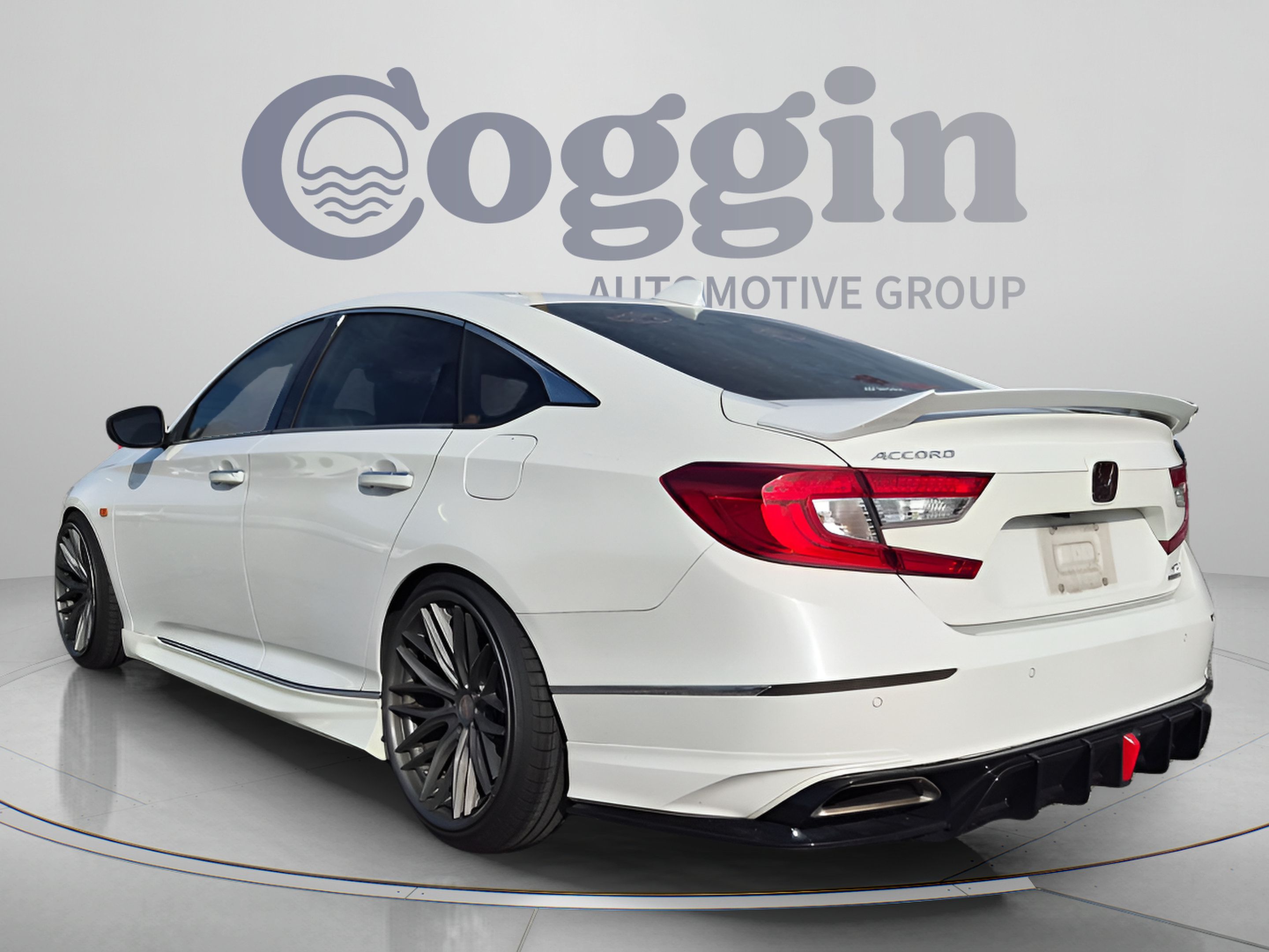 Used 2019 Honda Accord Touring image 4