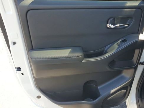 Certified 2024 Nissan Frontier SV w/ Technology Package RWD image 8