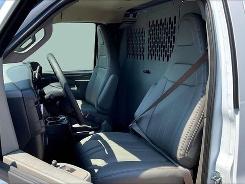 New 2025 Chevrolet Express 3500 w/ Driver Convenience Package image 10