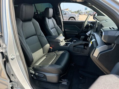 Used 2025 Toyota 4Runner TRD Off-Road image 23