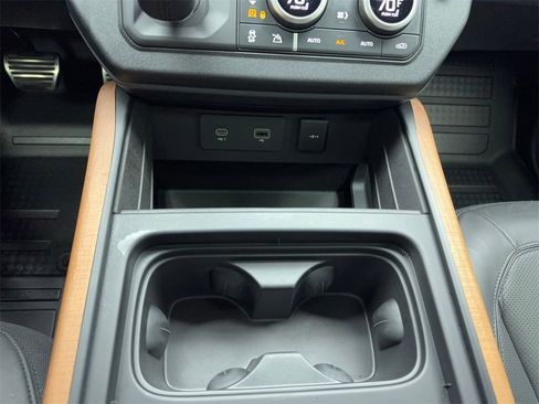 Used 2024 Land Rover Defender 130 X image 31