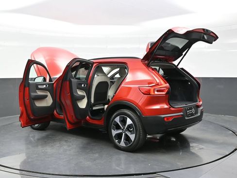 Used 2024 Volvo XC40 B5 Plus w/ Climate Package AWD/4WD image 48