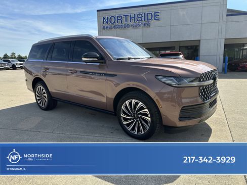 Used 2025 Lincoln Navigator Black Label AWD/4WD image 1