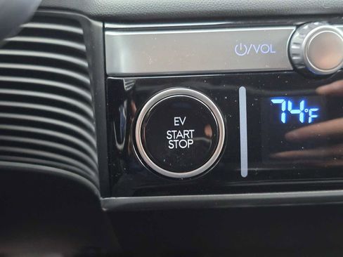 Used 2024 Hyundai Ioniq 5 SE image 33