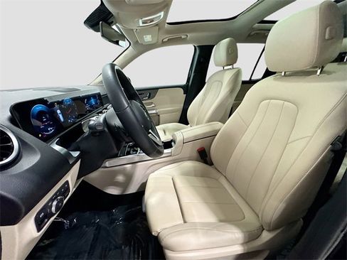 Certified 2021 Mercedes-Benz GLB 250 4MATIC image 21