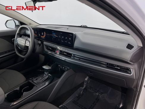 Used 2025 Kia K4 FWD image 33