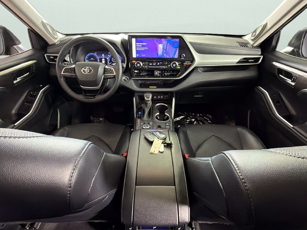 Used 2023 Toyota Highlander Platinum AWD/4WD image 37