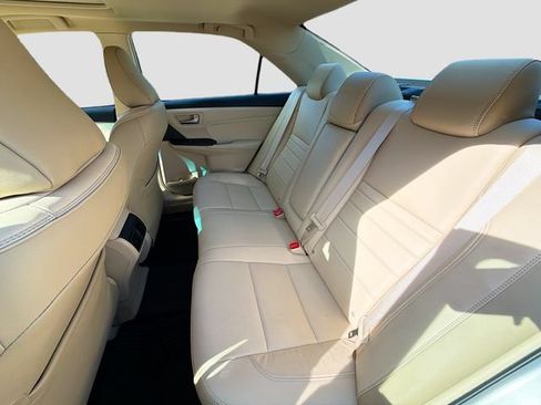 Used 2017 Toyota Camry XLE w/ Moonroof Package FWD image 19
