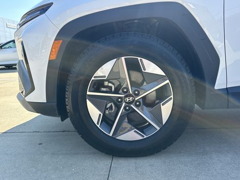 Used 2025 Hyundai Tucson SEL FWD image 12