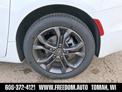New 2026 Chrysler Pacifica Select FWD image 45
