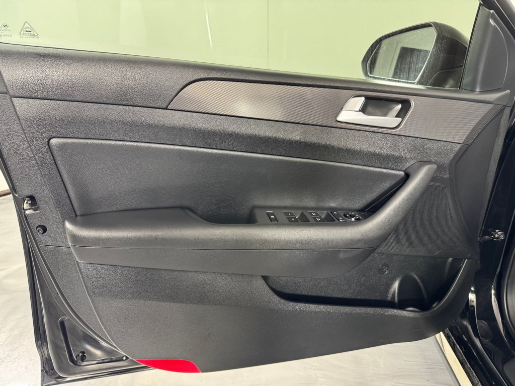 Used 2015 Hyundai Sonata Sport w/ Option Group 03 FWD image 11