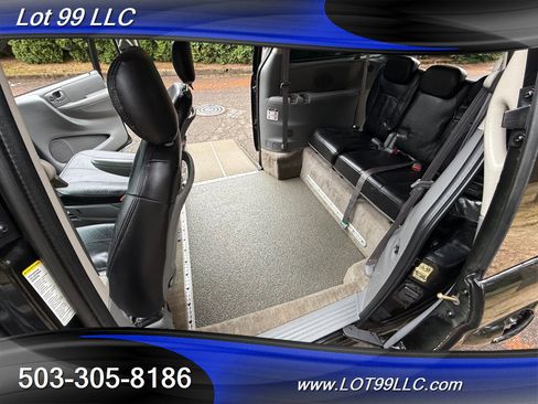 Used 2005 Dodge Grand Caravan SXT image 3