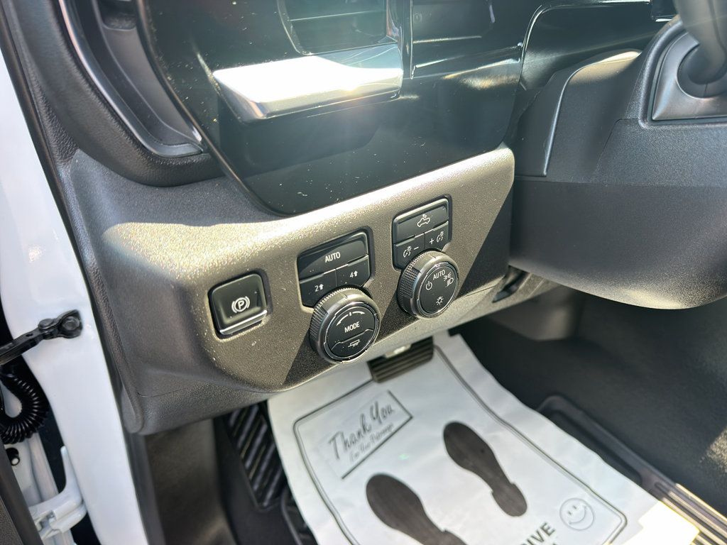Used 2025 Chevrolet Silverado 1500 LT AWD/4WD image 13