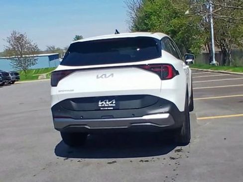 New 2026 Kia Sportage LX FWD image 2