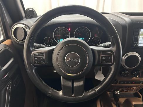 Used 2013 Jeep Wrangler Unlimited Sahara w/ Connectivity Group AWD/4WD image 6