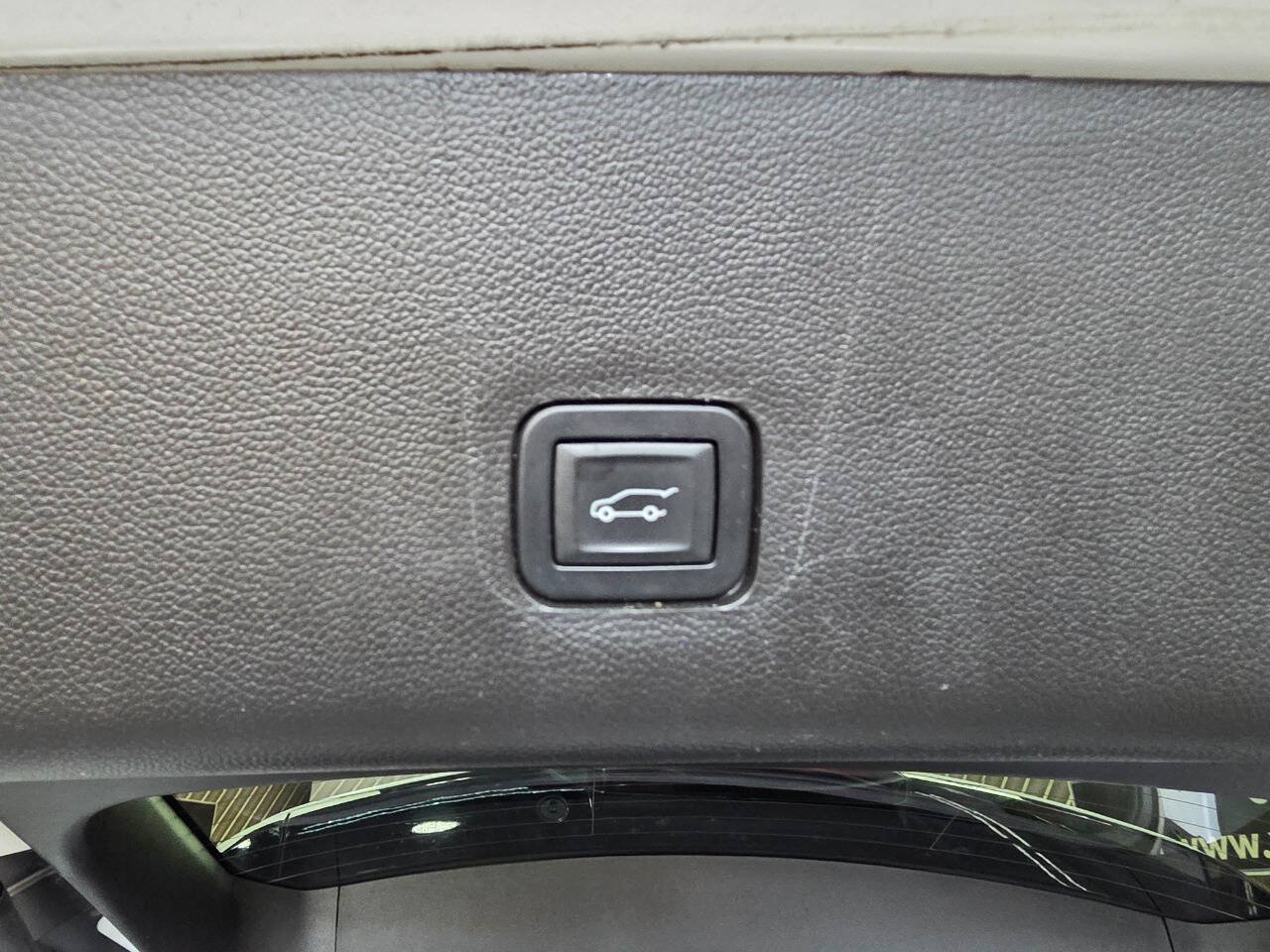 Used 2018 Chevrolet Traverse Premier w/ Driver Confidence II Package FWD image 34