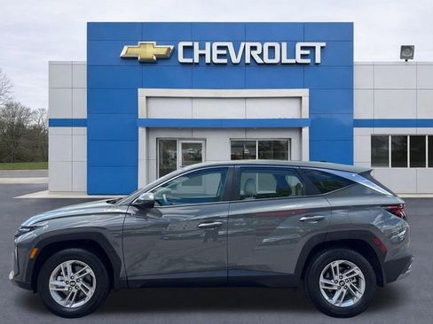 Used 2025 Hyundai Tucson SE AWD/4WD image 4