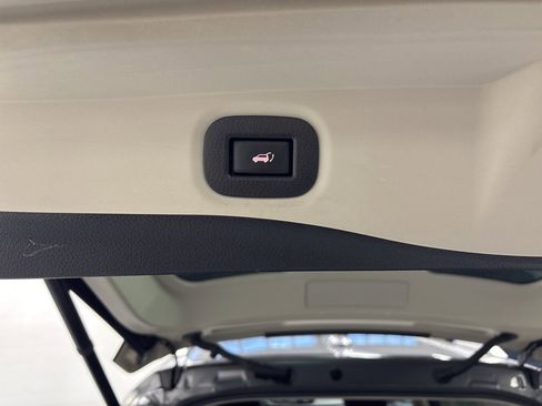 Used 2018 Nissan Rogue SV image 34