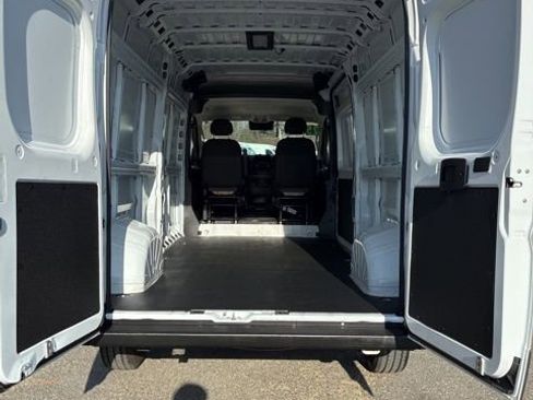 Used 2025 RAM ProMaster 2500 w/ Convenience Group image 11