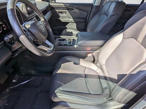 Used 2025 Honda Pilot Touring image 15