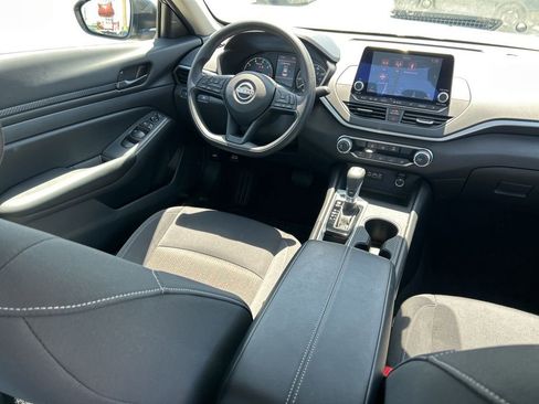 Certified 2025 Nissan Altima 2.5 S FWD image 11