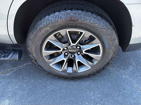 Used 2023 Chevrolet Tahoe Z71 w/ Luxury Package AWD/4WD image 43
